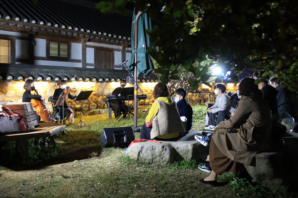 ▲ 경주시가 지역 대표적 명품 야간 문화재 활용 축제인 ‘2022 경주 문화재 야행’을 오는 30일부터 내달 2일까지 교촌한옥마을 일원에서 선보인다.