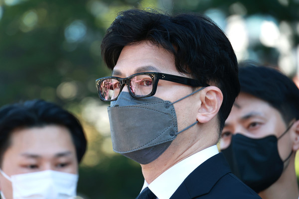 ▲ 기자들 질문에 답하는 한동훈 장관. /뉴시스