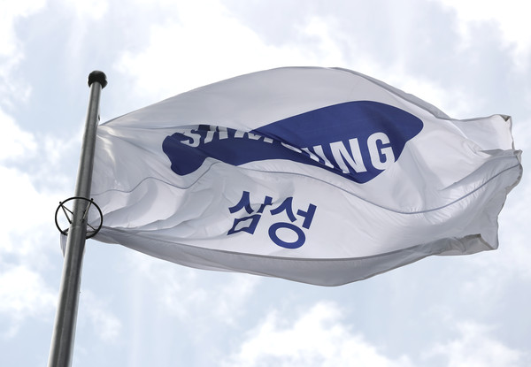 ▲ 삼성전자 깃발이 바람에 휘날리고 있다./뉴시스