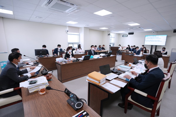 ▲ 하남시의회 자치행정위원회 2022년 행정사무감사 현장 모습.
