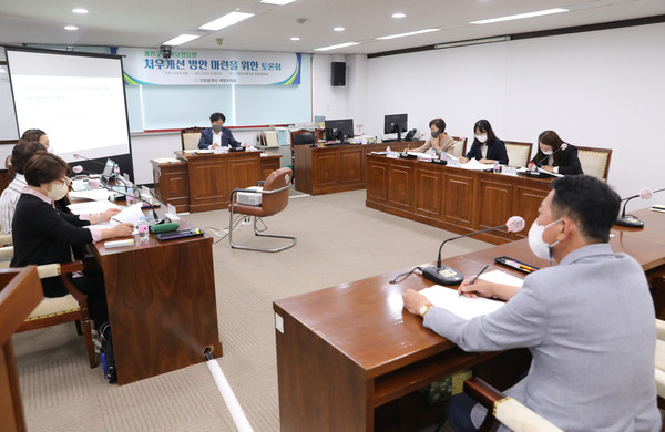 ▲ 계양구 장기요양 요원 처우개선 유관기관 및 구민과의 토론회.