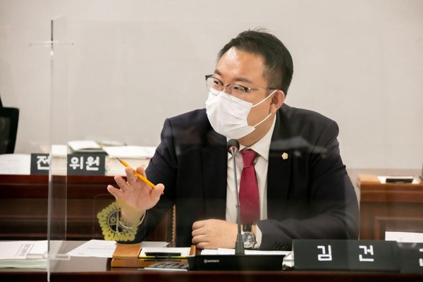 ▲ 김건 의원.