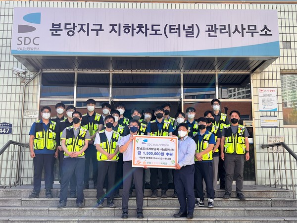 ▲ 성남도시개발공사, 결식 사각지대에 놓인 중장년층 밥상 지원 모습.