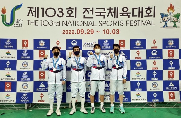 ▲ 성북구청 펜싱팀 은메달 획득 기념사진.