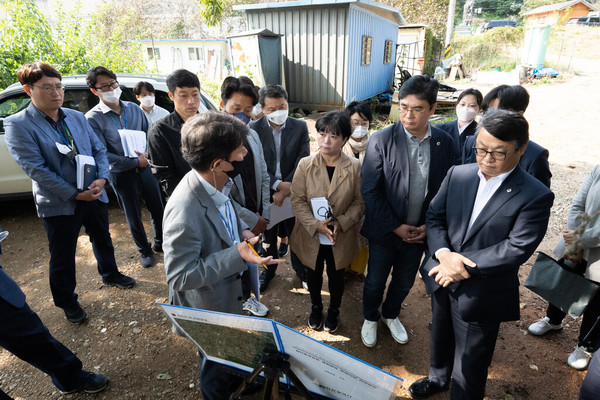 ▲ 인천시의회 도시계획·개발사업 조사 특위 현장 방문 모습.
