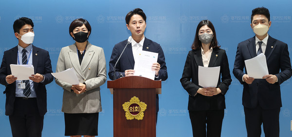 ▲ 대변인단 성명서 발표 사진.