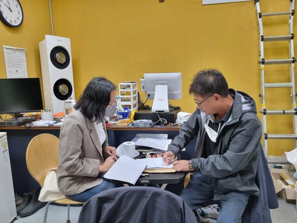 ▲ 용인도시공사 보상사업팀 ‘찾아가는 보상계약 서비스' 운영중인 모습.