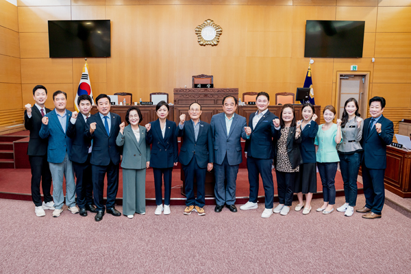 ▲ 광진구의회 의원 본회의장 단체사진.