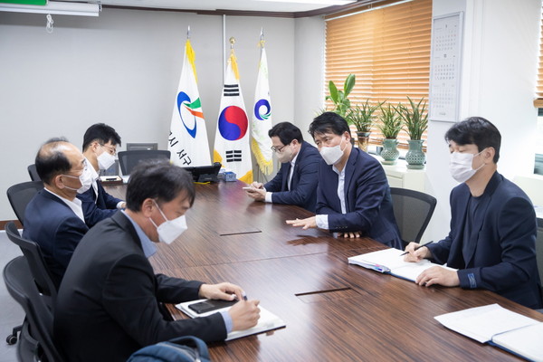 ▲ 이성해 위원장 만난 강범석 서구청장.