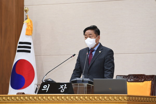 ▲ 윤창철 의장이 제347회 임시회 제1차 본회의를 개의하고 있다.