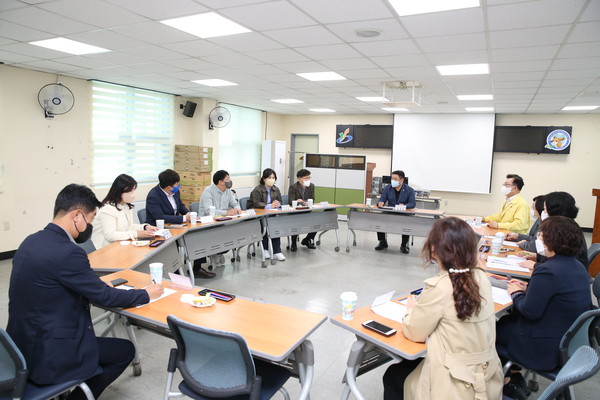 ▲ 인천서구의회 복지도시위원회 보건소, 문화회관 현장방문 모습.