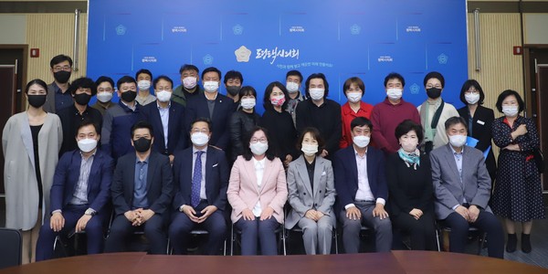 ▲ 평택시의회 김혜영 의원, 평택시문화재단 및 지역예술인 간담회 단체사진.