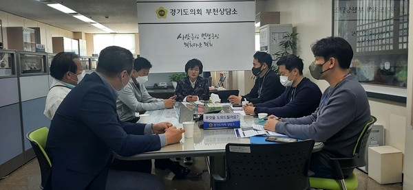 ▲ 경기도의회 김동희 의원, 부천시 택시 운수종사자들과 정담회 진행중인 모습.