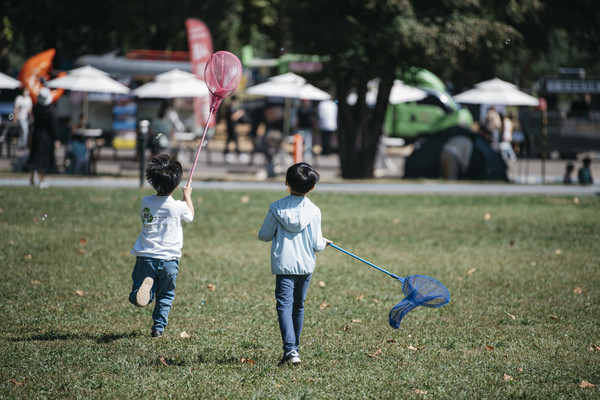 ▲ 아이들이 경기문화재단의 가을의 낭만이 가득한 숲속 문화축제 ‘포레포레’를 즐기고 있다.