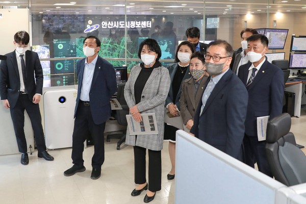 ▲ 안산시정보센터를 방문한 모습.