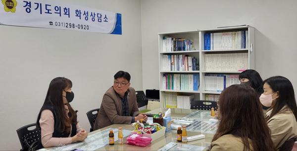 ▲ 김회철 의원, 와우중 학부모들과 교육 현안 소통 릴레이 정담회 실시.