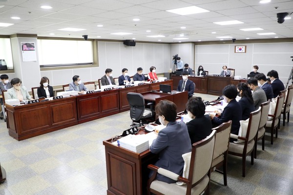 ▲ 2021회계연도 결산 및 지출 승인안 심사의결 모습.
