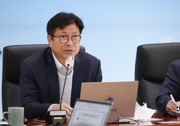 ▲ 도성훈 인천교육감, 월간공감회의 진행중인 모습.