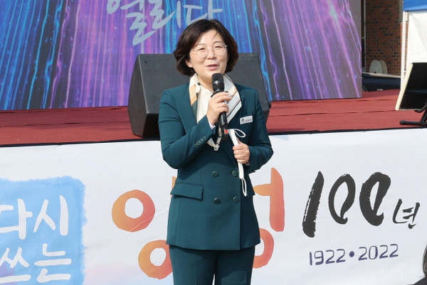 ▲ 김보라 안성시장 ‘구장터가 열리다’ 행사 참석해 인사말 전하는 모습.