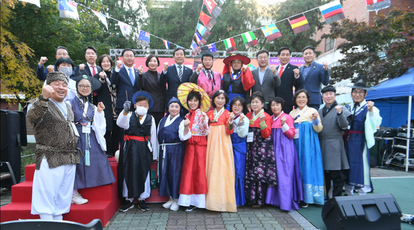 ▲ 구리시 ‘제4회 통통수이 골목축제’ 개최 기념사진 촬영.