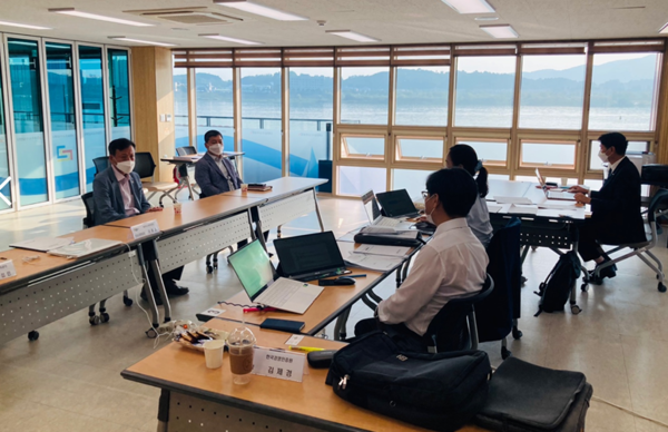 ▲ 여주도시관리공단, 업무연속성경영시스템 사후 심사 받는 모습.
