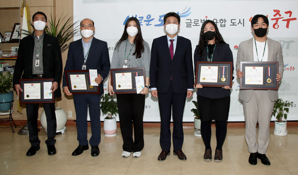 ▲ 2022년 상반기 적극행정 우수공무원 시상식.