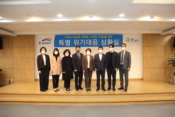 ▲ 안양시의회, 탁수발생 관련 수자원공사 항의 방문 모습.