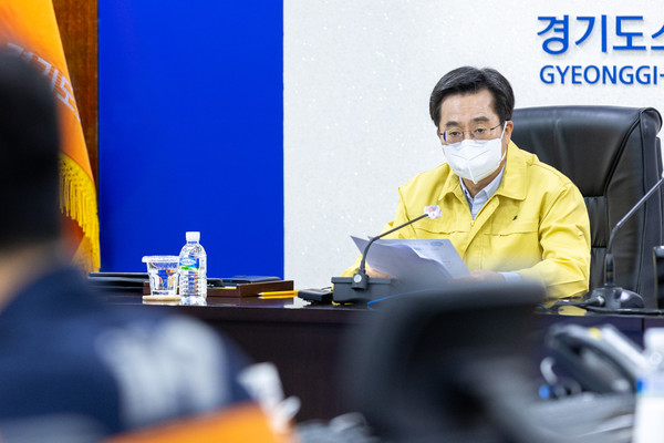 ▲ 김동연 경기도지사, 이태원 참사 관련 긴급대책 회의 진행중인 모습.