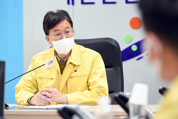 ▲ 이민근 안산시장 ‘이태원 핼러윈 참사’ 관련 긴급 상황판단회의 진행중인 모습.