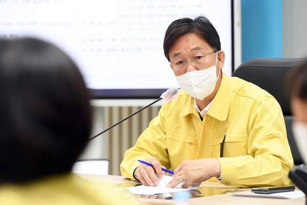 ▲ 이민근 안산시장, 재난안전대책회의 진행중인 모습.