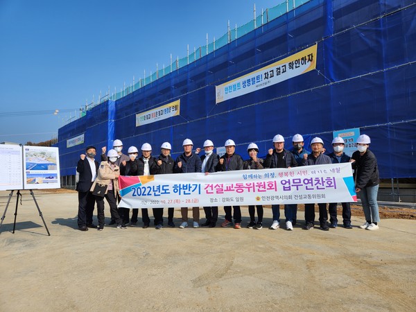 ▲ 창후항 뉴딜300, 동막해수욕장 연안 정비사업 현장 점검 모습.