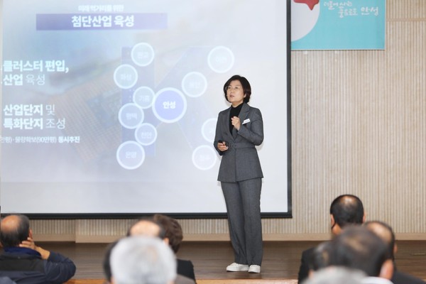 ▲ 김보라 안성시장, 시민과의 정책공감토크 진행중인 모습.