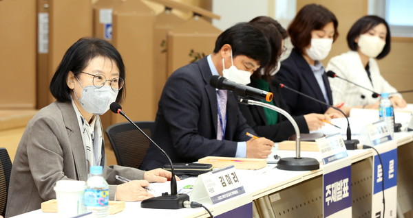 ▲ 김미리 의원 '학교 부족에 따른 학생의 피해, 대안은 무엇인가' 토론회 참석 모습.