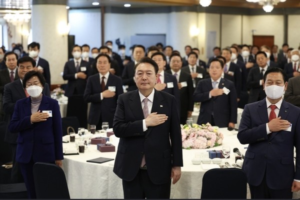 ▲ 김경희 이천시장(윤석열 대통령 왼쪽), 국정설명회 참석.