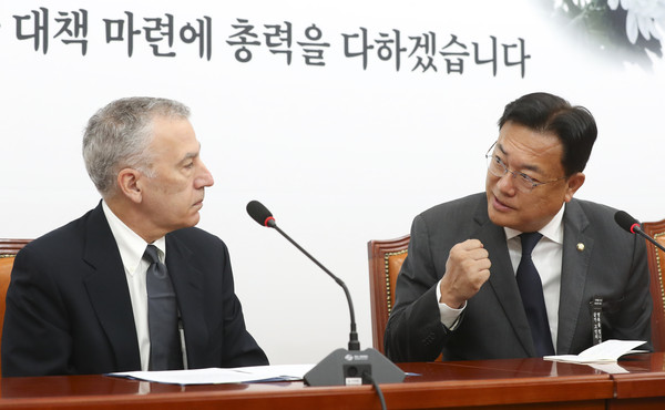 ▲ 정진석 국민의힘 비상대책위원장이 필립 골드버그 주한미국대사를 접견, 발언을 하고 있다. /뉴시스