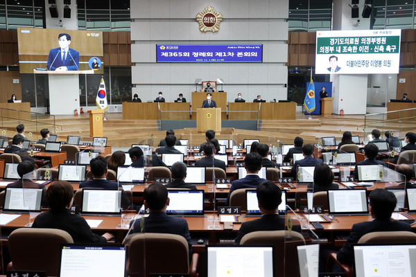 ▲ 경기도의회 문화체육관광위원회 이영봉 위원장(더민주, 의정부2)이 경기도의회 제365 정례회 1차 본회의 5분자유발언을 통해 경기도의료원 의정부병원의 의정부 내 이전 및 신축의 조속한 추진을 제안했다.