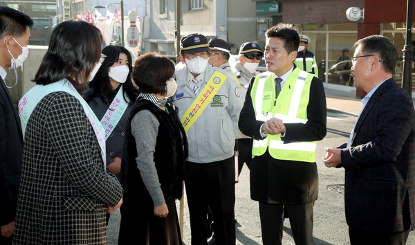 ▲ 인성초등학교 교통안전 캠페인.