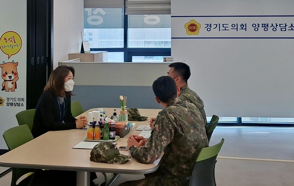 ▲ 이혜원 의원, 이천 천덕봉 예비군훈련대 진입도로 개설 민원해결을 위한 정담회 개최 모습.