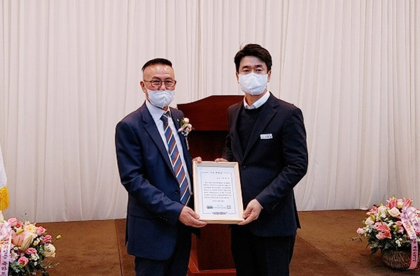 ▲ 서학원 의원, 이천·여주 경실련 우수의원상 수상 기념사진.