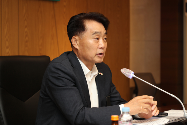 ▲ 금정역 환승체계 개선 용역 착수보고회 진행하는 하은호 군포시장.