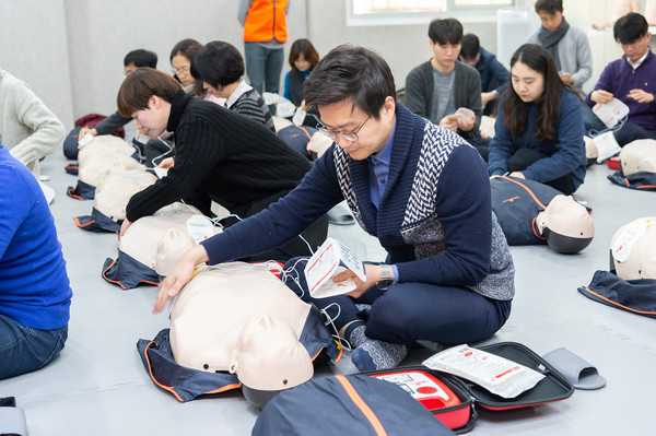 ▲ 양천구 생활안전체험교육관 자동심장충격기 교육.