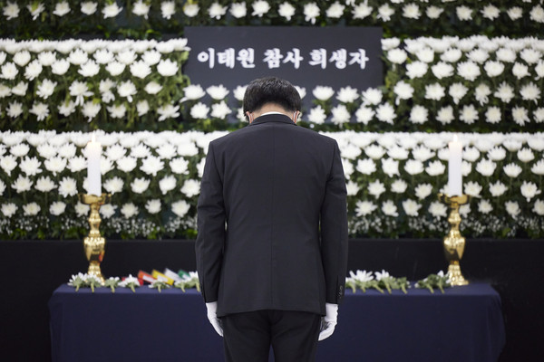 ▲ 김동연 경기도지사, 이태원 참사 합동분향소 조문.