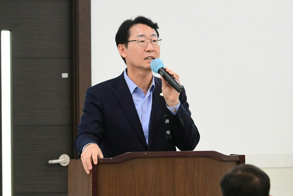 ▲ 정명근 화성시장 ‘유관기관·사회단체’ 대책회의 참석해 인삿말 전하는 모습.