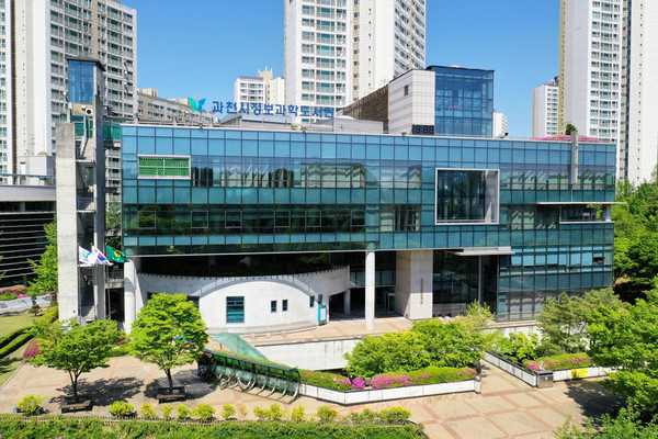▲ 과천시정보과학도서관 전경.