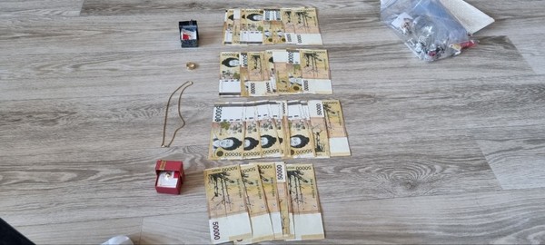 ▲ 가택 수색으로 압류한 현금과 동산.