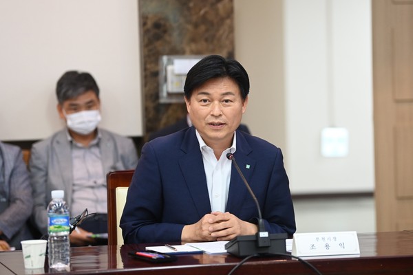 ▲ 조용익 부천시장이 회의석상에서 발언을 하고 있다.