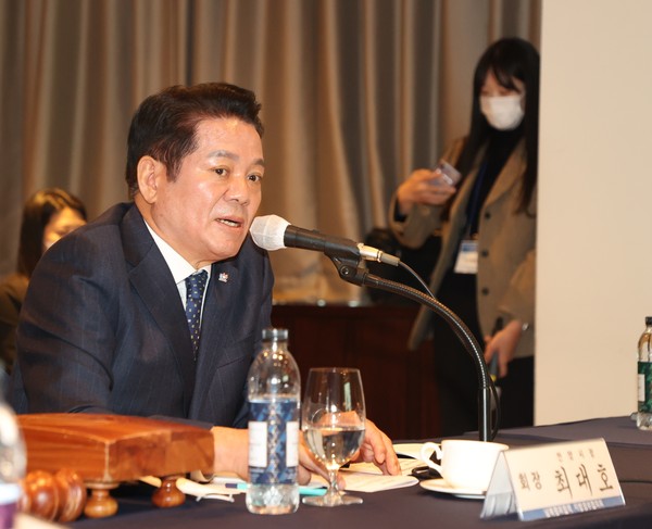 ▲ 최대호 안양시장, 남북평화협력 지방정부협의회 정기총회 진행중인 모습.