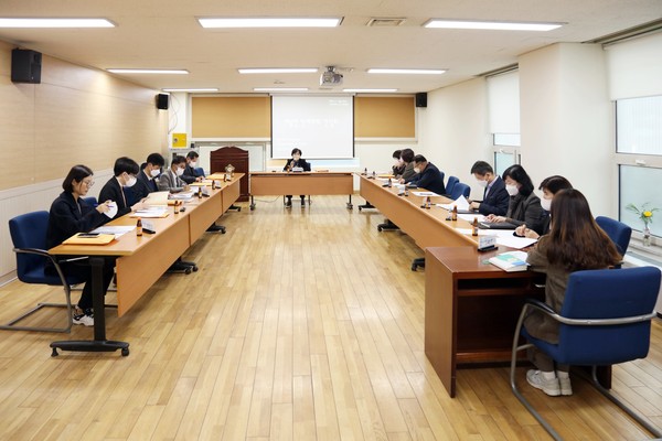 ▲ 안양시의회 보사환경위원회 예술인 단체 간담회 진행 모습.