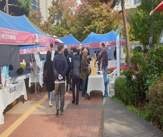 ▲ 2019년 개최한 ‘서초구 중소기업 판매전’ 사진.