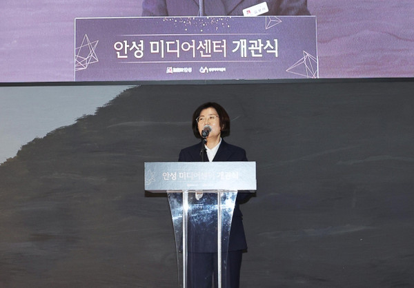 ▲ 김보라 안성시장, 안성 미디어센터 개관식 참석해 인사말 전하는 모습.